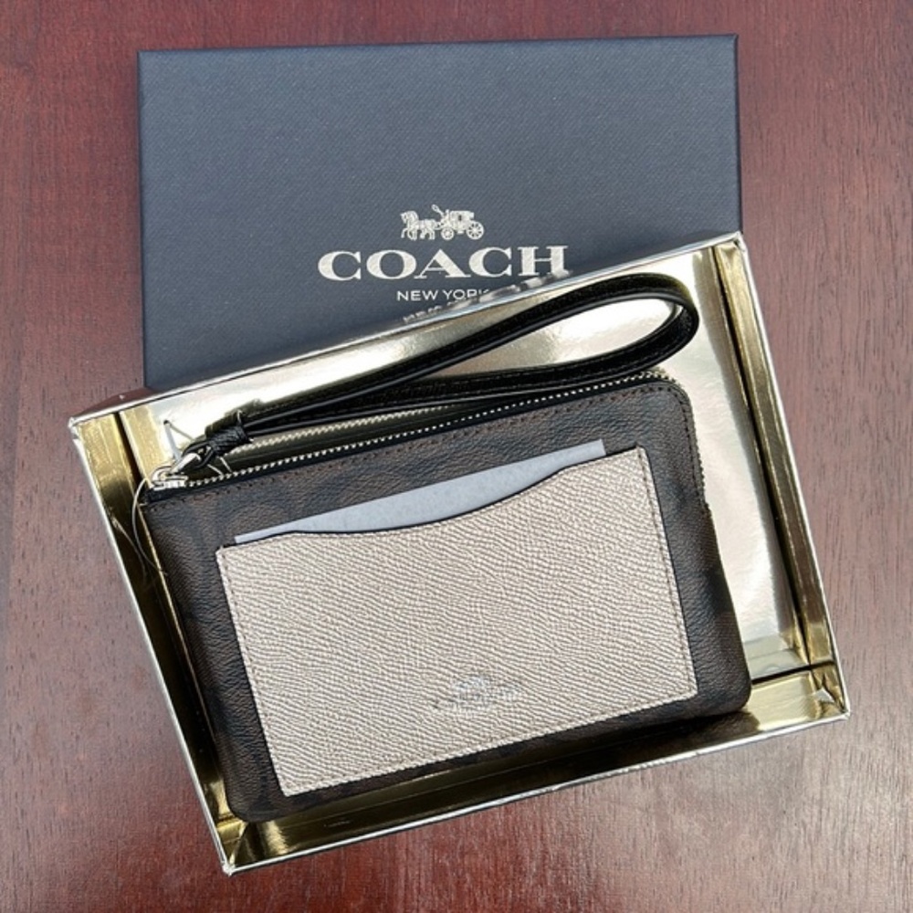 NWT Authentic Coach zip wristlet with Coach gift box - Picture 2 of 11